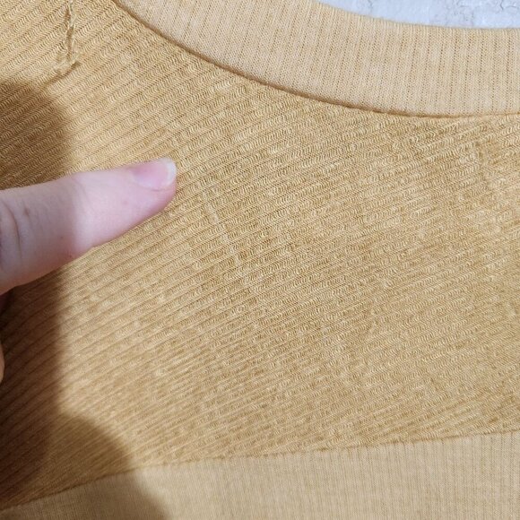 Earthbound Trading Co Womens Oversized High-Low Hem Mustard Yellow Knit Top L - Picture 3 of 12